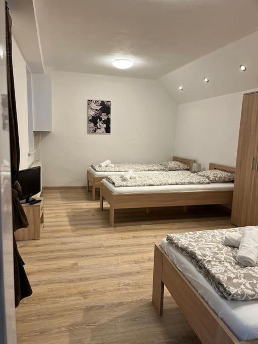 Bada Bing Plaza Apartment Bratislava Ngoại thất bức ảnh