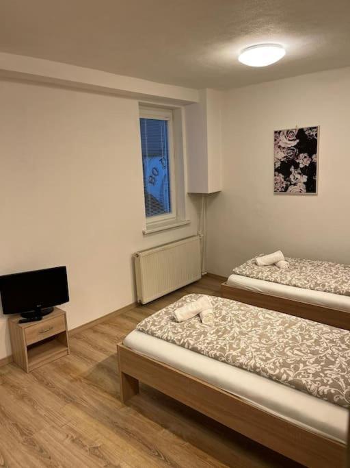 Bada Bing Plaza Apartment Bratislava Ngoại thất bức ảnh