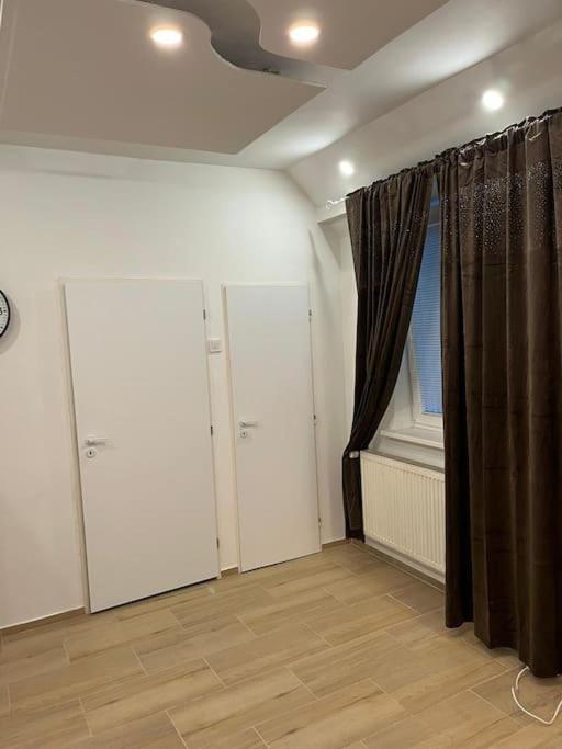 Bada Bing Plaza Apartment Bratislava Ngoại thất bức ảnh